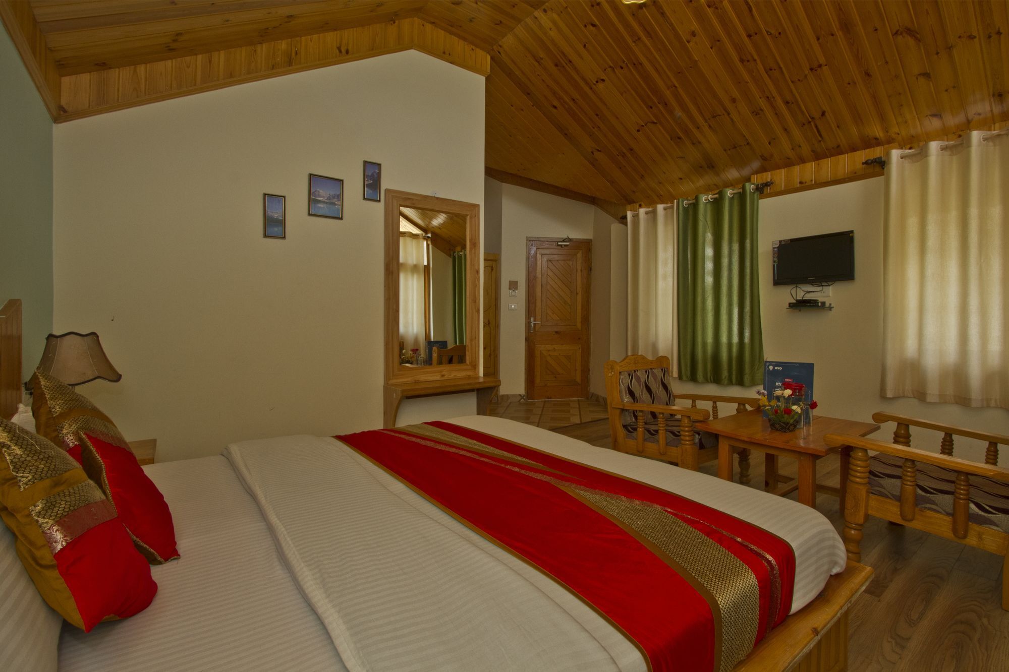 Hotel Mountain Face Manāli Exteriér fotografie